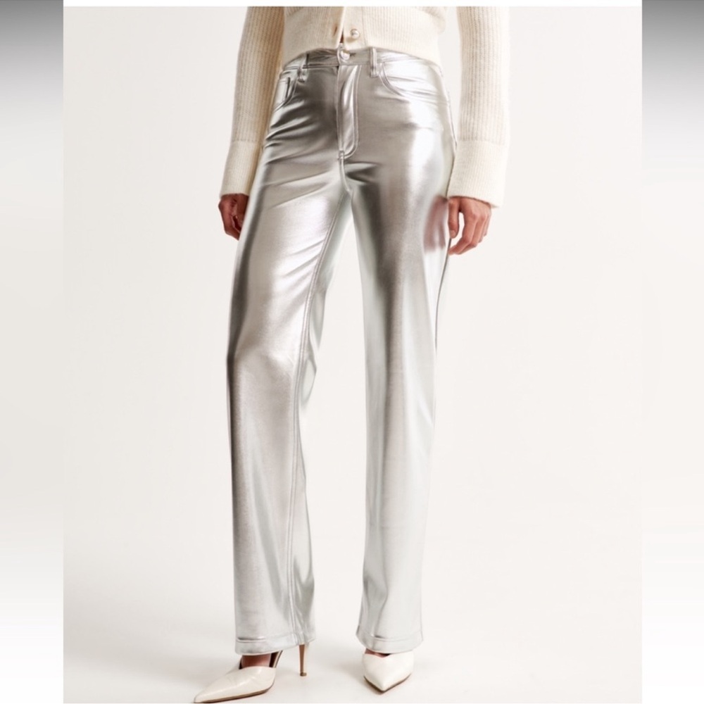 NWT A&F 90’s Relaxed High Rise Silver shinny Faux leather pants size 27 4